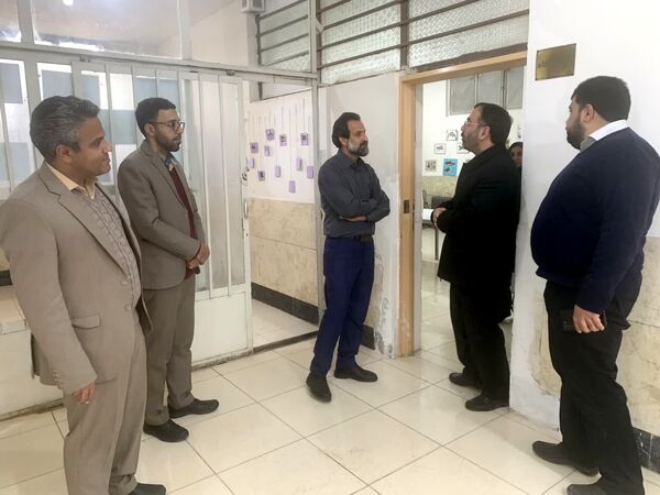 بازدید مدیرکل آموزش و پرورش استان اصفهان از مدرسه حضرت زینب (س) ناحیه ۴ (در طرح نماد)