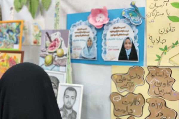 برگزاری نمایشگاه «افق‌های روشن» در دبستان حکمت ناحیه دو شهرری 