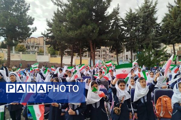 نوروز دانش با حضور دانش آموزان و مسئولان منطقه پردیس 