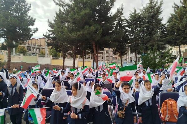 نوروز دانش با حضور دانش آموزان و مسئولان منطقه پردیس 