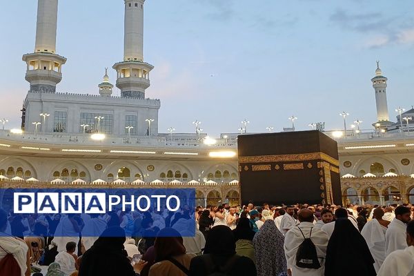 حضور دانش‌آموزان در مکه مکرمه 