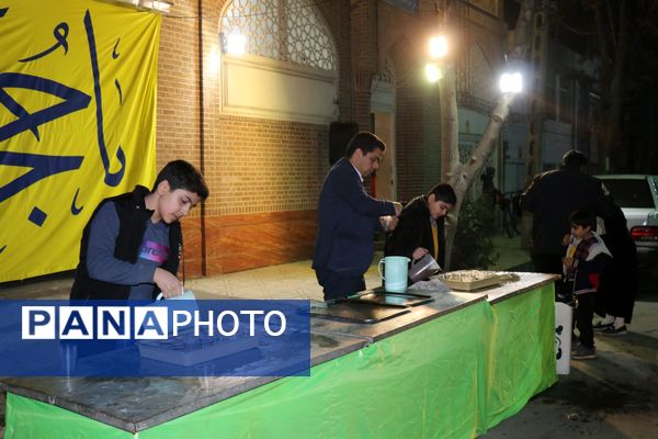 خیابان امام رضا(ع)  مشهد مملو از جمعیت در جشن باشکوه شب نیمه شعبان