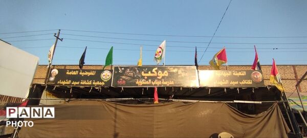 روایت یک قاب از طریق‌الحسین(ع)؛ عکس شهدای مقاومت در دست مردم عراقی