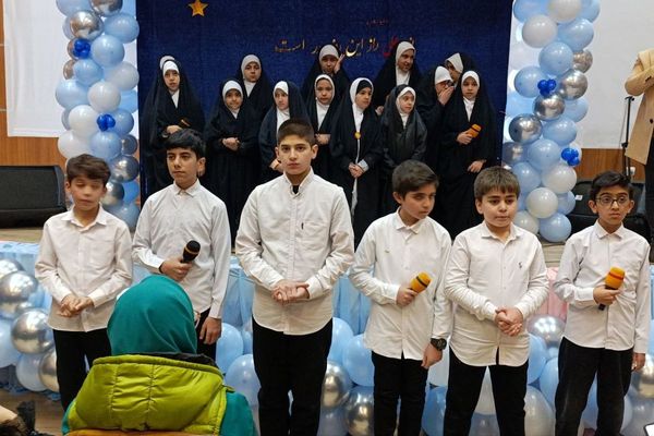  جنگ شادی به مناسبت میلاد امیرالمؤمنین(ع) در سالن تبلیغات شهرستان ورامین 