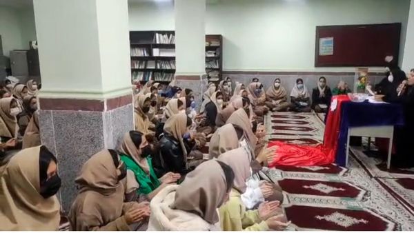 گرامیداشت روز مادر در دبیرستان حضرت آسیه (س)  