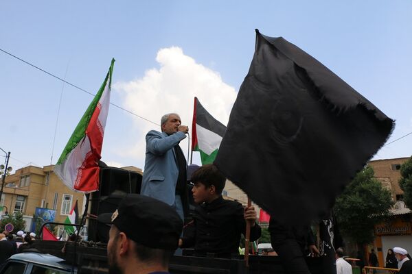 راهپیمایی نمازگزاران جمعه قم در محکومیت جنایات اردوگاه «النصیرات»
