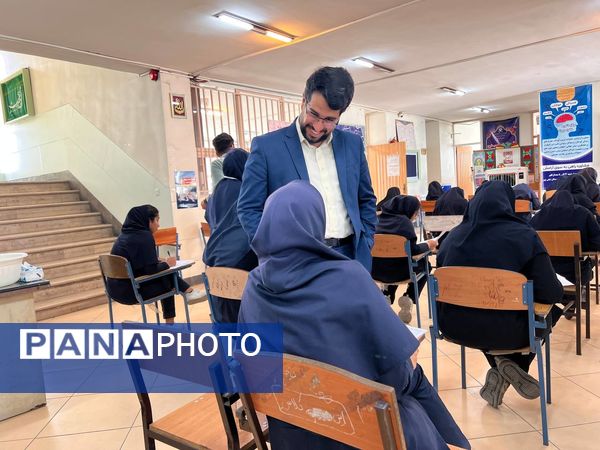 حال و هوای امتحانات نهایی در حوزه‌های دبیرستان‌های اصفهان