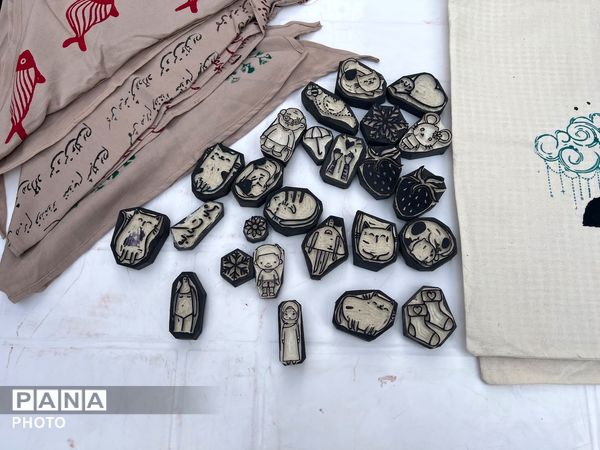 بازارچه‌ای کارآفرینی و مهارت‌آموزی دانش‌آموزان دبیرستان تیمسار فلاحی ناحیه 1 کرج 