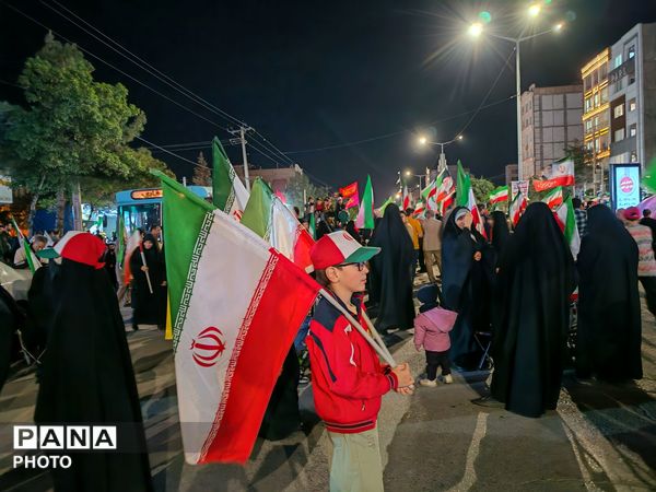 تجمع شبانهٔ شهروندان در پنجاه‌ونهمین شب یادبود در بلوار فضل
