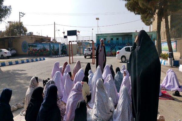 اقامه نماز باران در دبیرستان شهید مجید دهنوی نیشابور 