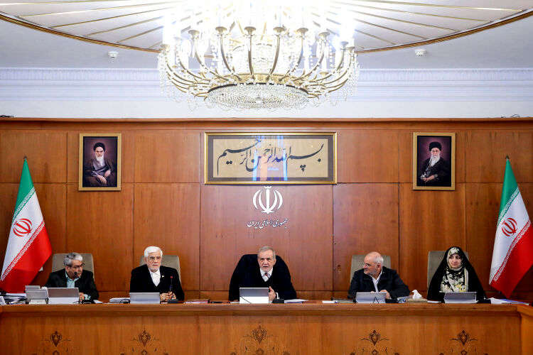افزایش عیدی کارکنان دولت به ۱۰ میلیون تومان