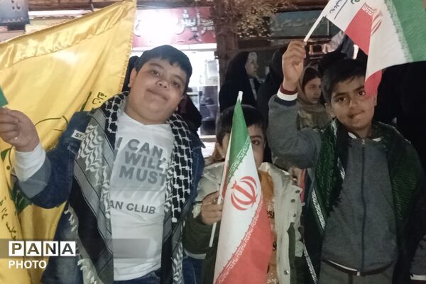 اینجا دانش‌آموزان و فرهنگیان میدان‌داری می‌کنند
