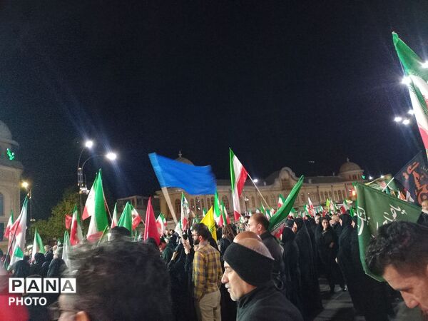 تجمع فرهنگیان و دانش‌آموزان همدان در میدان امام خمینی (ره) به مناسبت هفته معلم