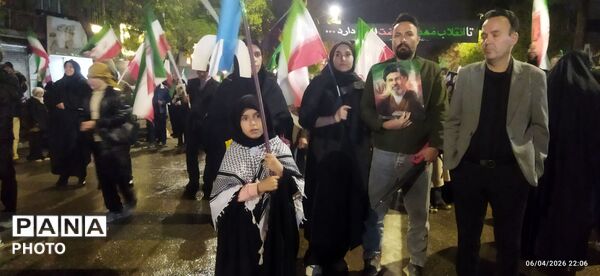نیشابور  در آغوش باران؛ قصه دلدادگی مردم در مسجد جامع 
