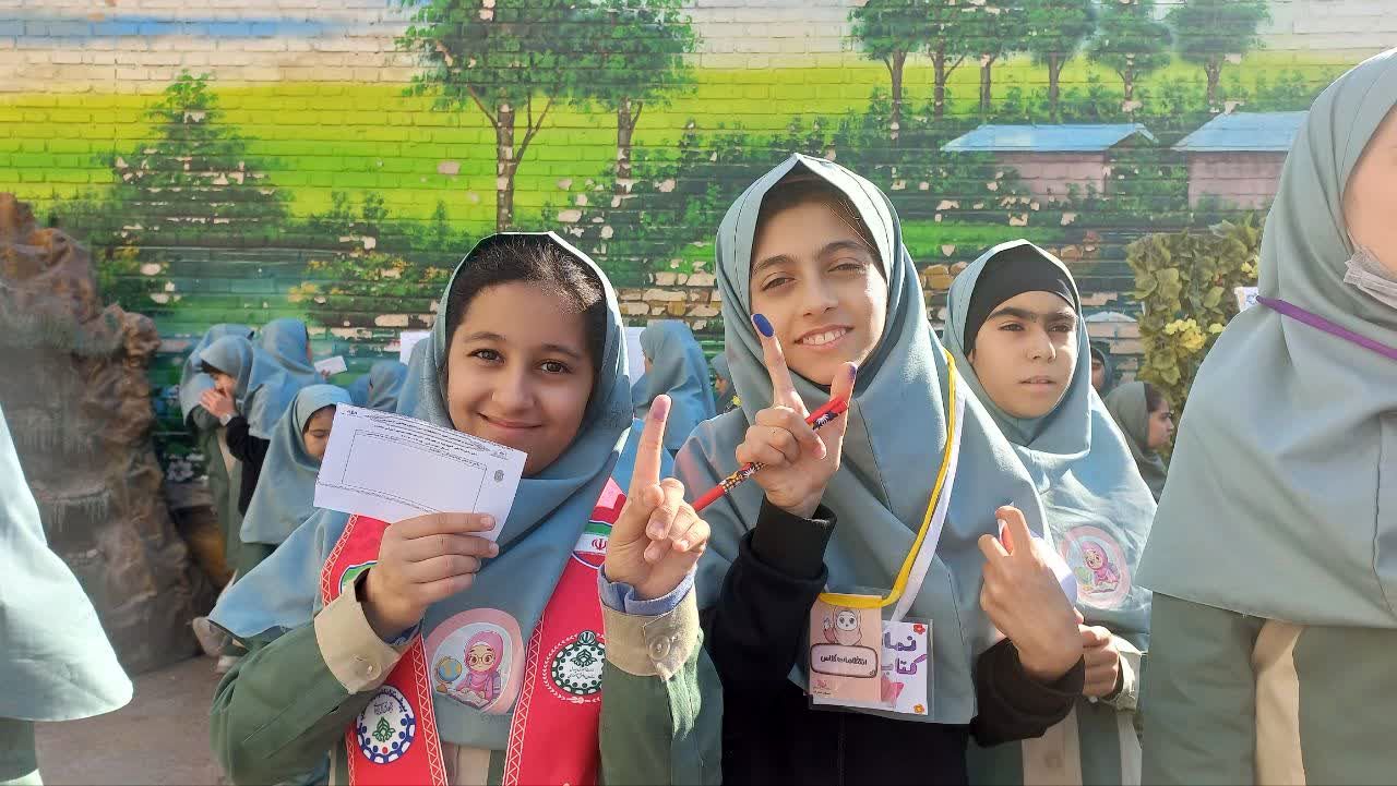 انتخابات شورای دانش آموزی در دبستان شاهد تحقیقی ناحیه 6