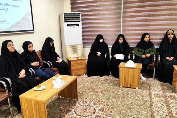دیدار دختران دانش‌آموز سنندجی با نماینده ولی‌فقیه در کردستان 