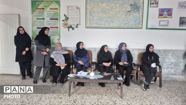  تقدیر از مدیریت دبیرستان دخترانه شهید بصیر با حضور کارشناسان متوسطه اول