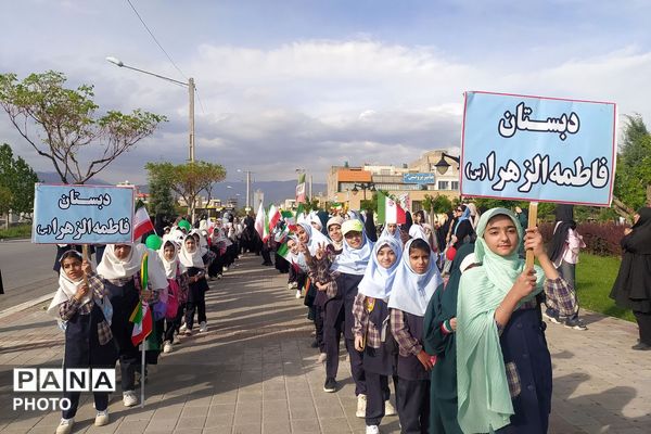 اجتماع صمیمی دانش‌آموزان نیشابور به یاد ۱۶۸ فرشته های دبستان شجره طیبه ی میناب
