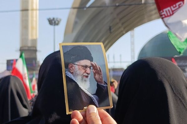 باید برخاست 