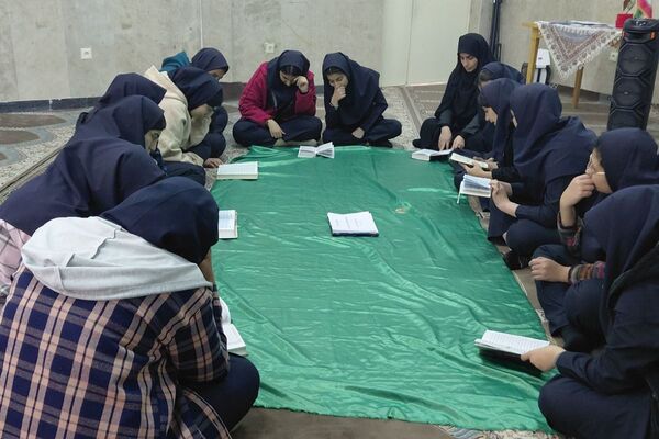 مدارس شهرستان فیروزکوه میزبان محافل انس با قرآن در هفته قرآن، عترت و نماز