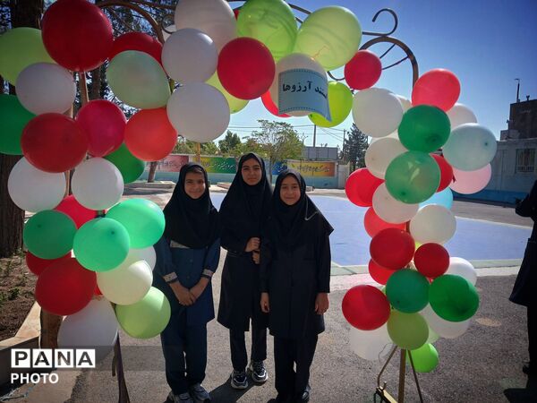 جشن جوانه ها در دبیرستان نمونه اندیشه 