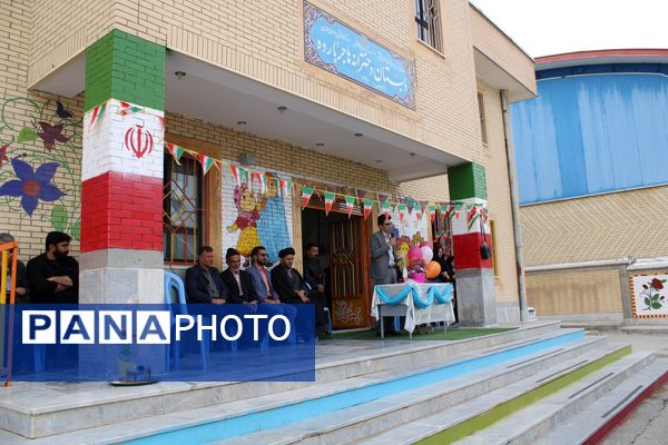 فرود هزار درنای کاغذی بر بام مدارس