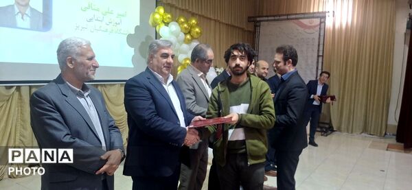 مرند به افتخار نخبگانش ایستاد