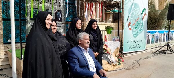 یادوراه شهدا قاصدان بهشت در دبیرستان شاهد بحرینیان