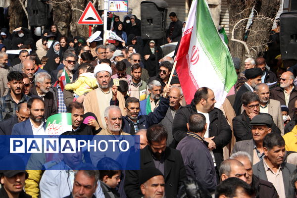شکوه همبستگی مردم آباده در راهپیمایی ۲۲ بهمن