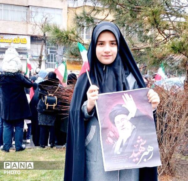 حضور دانش‌آموزان با کوله‌پشتی به یاد همکلاسی‌های مینابی در روز جهانی قدس همدان