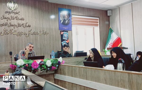 جلسه معارفه فرمانده و جانشینان بسیج دانش‌آموزی تبادکان