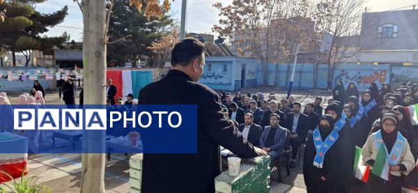 دبیرستان هاجر(س) میزبان زنگ انقلاب 