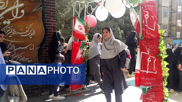 آیین بازگشایی مدارس و نواختن زنگ مهر ایثار وشهادت در دبیرستان میرزا جعفر سروقد