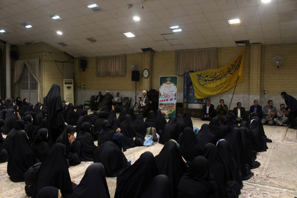 اعزام نخستین گروه از دختران دانش‌آموز ناحیه یک قم به اردوی راهیان نور