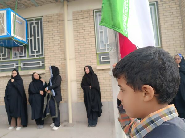 آغاز بازگشایی مدارس و شور و حال دانش آموزان دبستان شهید پسندیده فدافن در نخستین روز پاییز