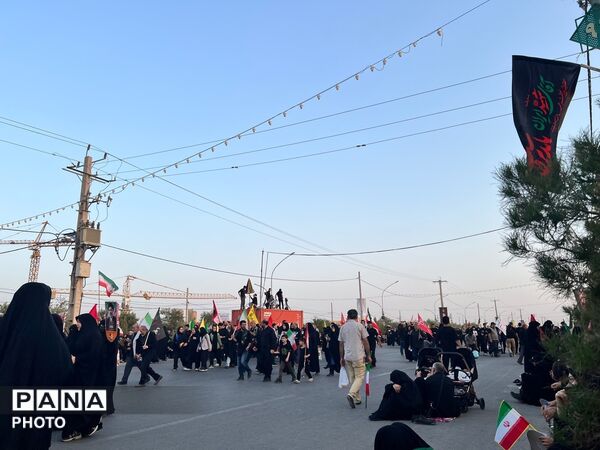  حضور پرشور مردم در وداع و تشییع رهبر انقلاب 