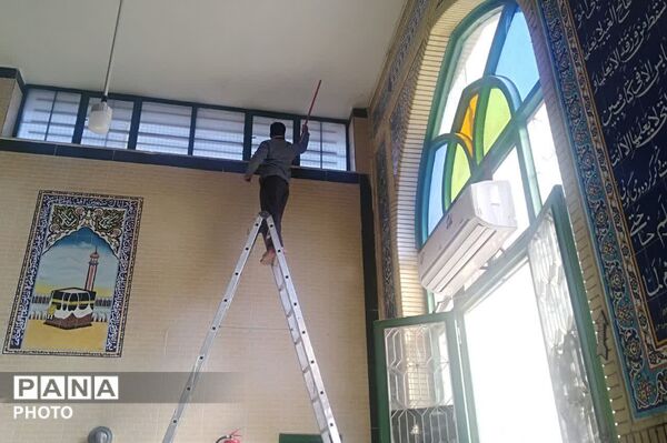 غبار‌روبی مساجد در آستانه ماه مبارک رمضان