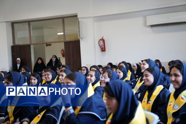 همایش استانی سپاس مربی با حضور پرشور دانش‌آموزان پیشتاز وخبرنگار پانای استان اصفهان