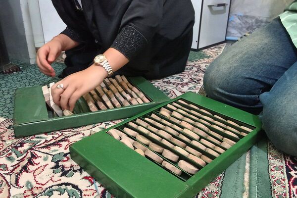 اجرای طرح غبارروبی نمازخانه مدارس در دبیرستان توحید یک شهرستان قدس