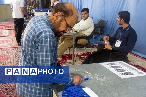 حضور پرشور مردم شهرری و قیامدشت در پای صندوق‌های رأی