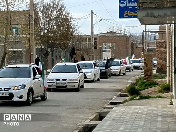 رژه‌ خودرویی در روستای دهنوِ آورزمان