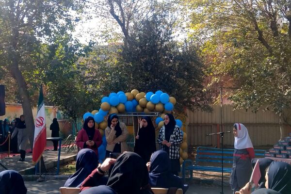 حضور دانش‌آموزان ناحیه دو شهرری در نمایشگاه طرح‌های علمی پژوش سرای بصیرت 