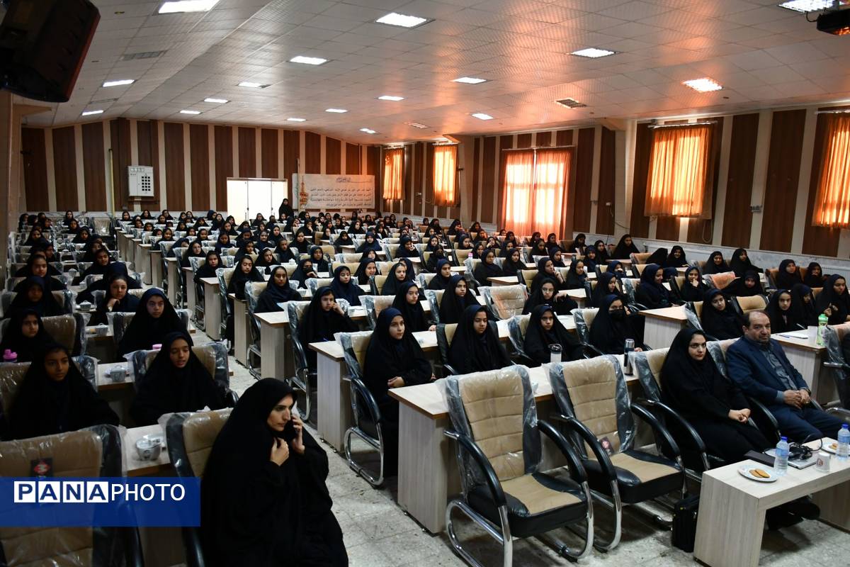 کارگاه هوش مصنوعی ویژه دانش‌آموزان دختر مقطع متوسطه اول شهرستان مه‌ولات