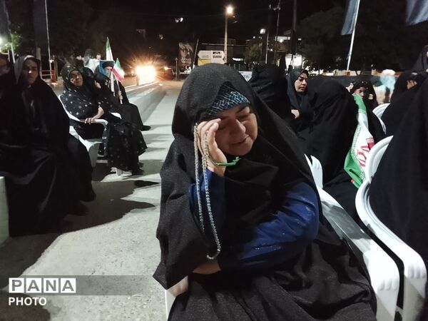 اجتماع مردم در سوگ رهبر شهید دربلوار شهدای شهر بار