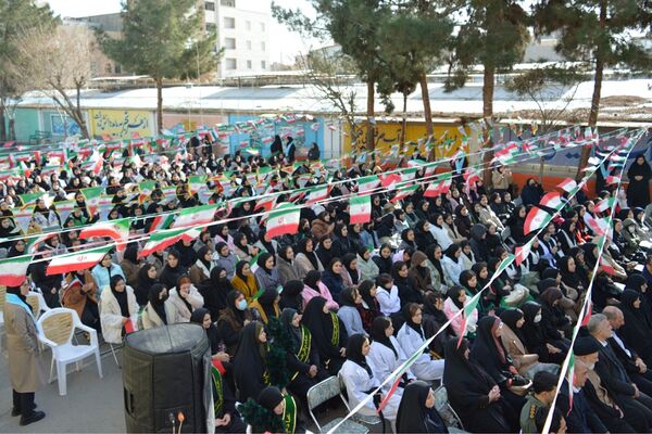 طنین زنگ انقلاب در بهارستان‌دو 