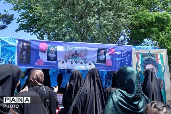 برپایی غرفه پرورشی و سلامت به مناسبت بزرگداشت هفته معلم 