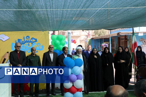 نواخته شدن زنگ شکوفه‌ها در یزد