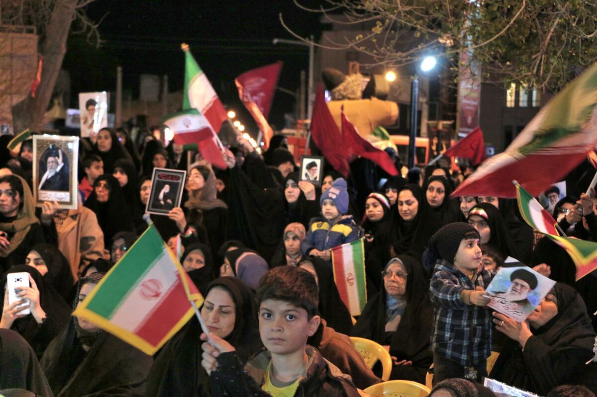 ملت ایران در برابر زورگویی‌ها تسلیم نمی‌شوند و سخت‌ترین درس‌ها را به دشمنان می‌دهند