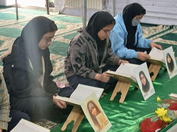 محفل انس با قرآن در دبیرستان دخترانه فاطمیه 