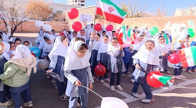 آیین گرامیداشت روز دانش آموز در مدرسه شکوفه های امید خلخال